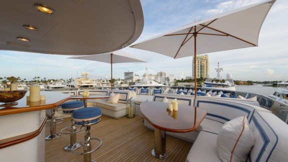 Image of FAR FROM IT yacht #28