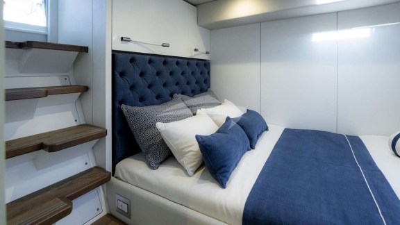 Image of UNWAVERING yacht #9