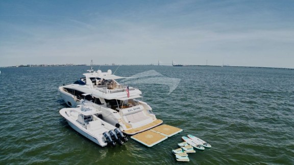 M/Y SOL SHINE w/ Toys