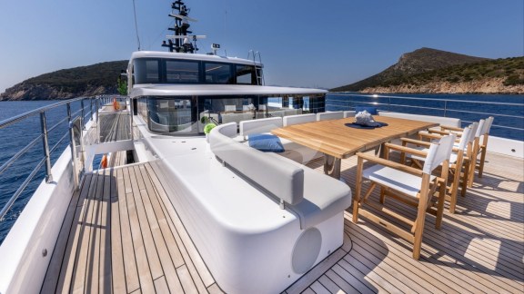 Bow Deck Dining