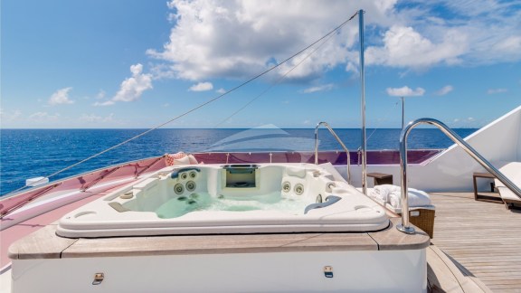 Jacuzzi on flybridge