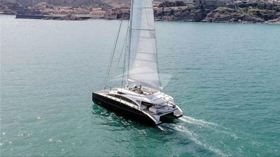 bgyb_charter_catamaran_sunreef82_houbara_7