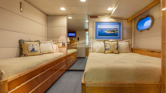 Guest Stateroom 2 (w/ Pullman)