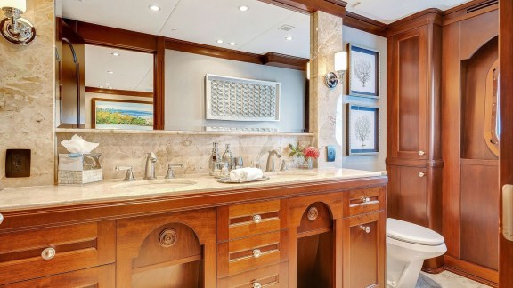 Port Aft Queen Ensuite