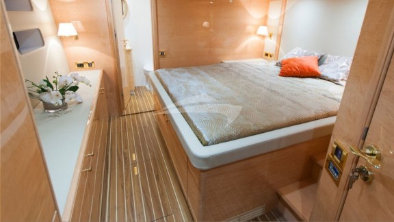 bgyb_charter_catamaran_sunreef82_houbara_26