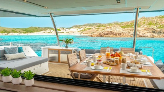 Dining table side view