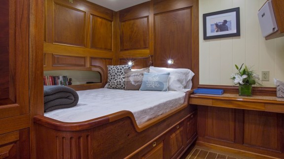 Image of COLUMBIA yacht #11