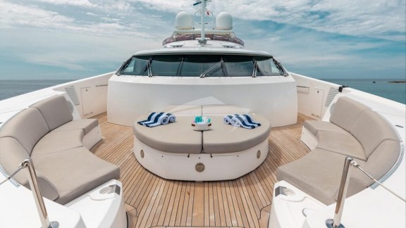 Foredeck Seating