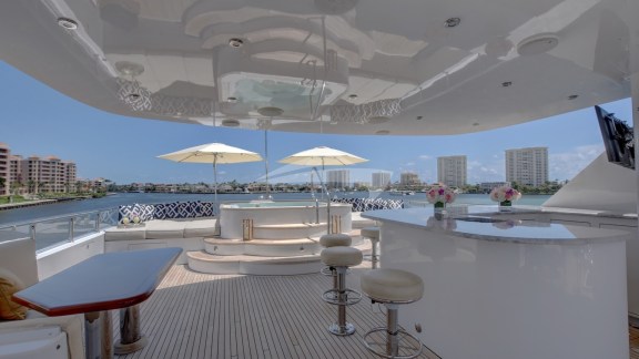 Flybridge bar & seating