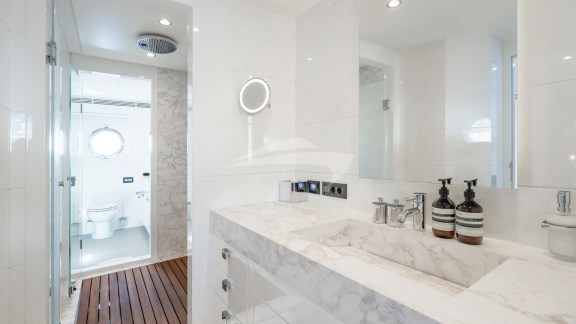 Master stateroom en suite