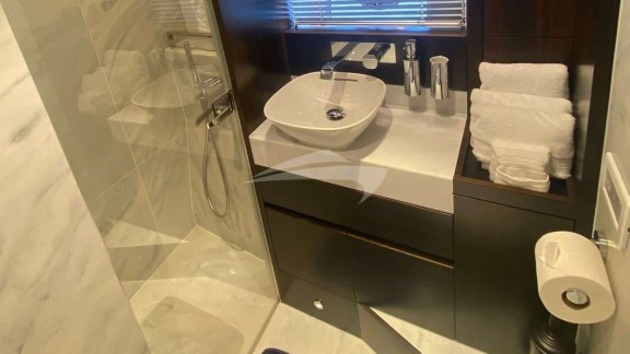 Image of LAGO PARADISE yacht #9