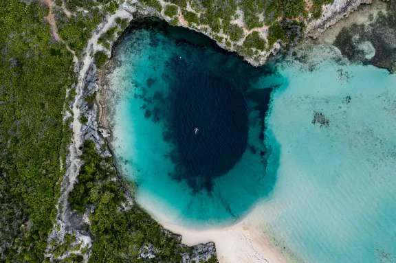 Dean's Blue Hole at Long Island, Bahamas, is one of the world's deepest known blue holes, reaching a depth of 663 feet (202 meters). It is a popular spot for free divers and scuba divers, and for hosting international freediving competitions, Dean's Blue Hole is a natural wonder and a must-visit for anyone on a Bahamas yacht charter.