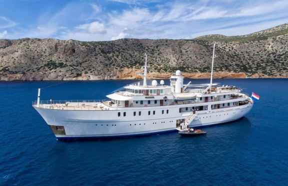 Luxury Motor Yacht Sherakhan