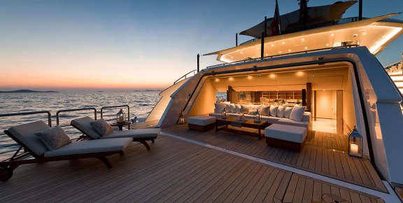 Superyacht SAMURAI Beach Club