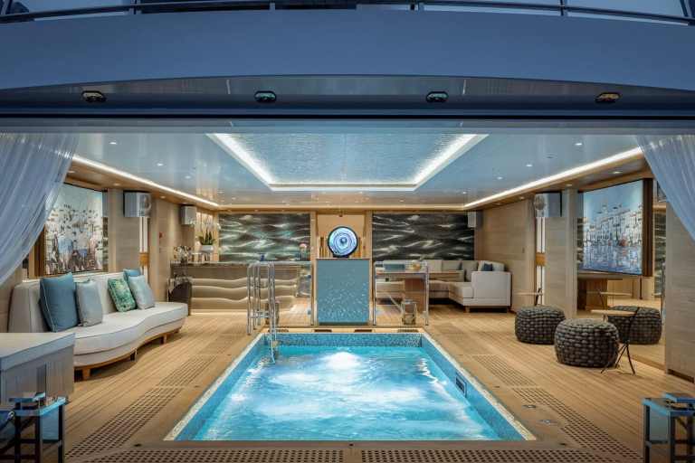 Top 5 Superyacht Beach Clubs: Bahamas Luxury Yacht Charters
