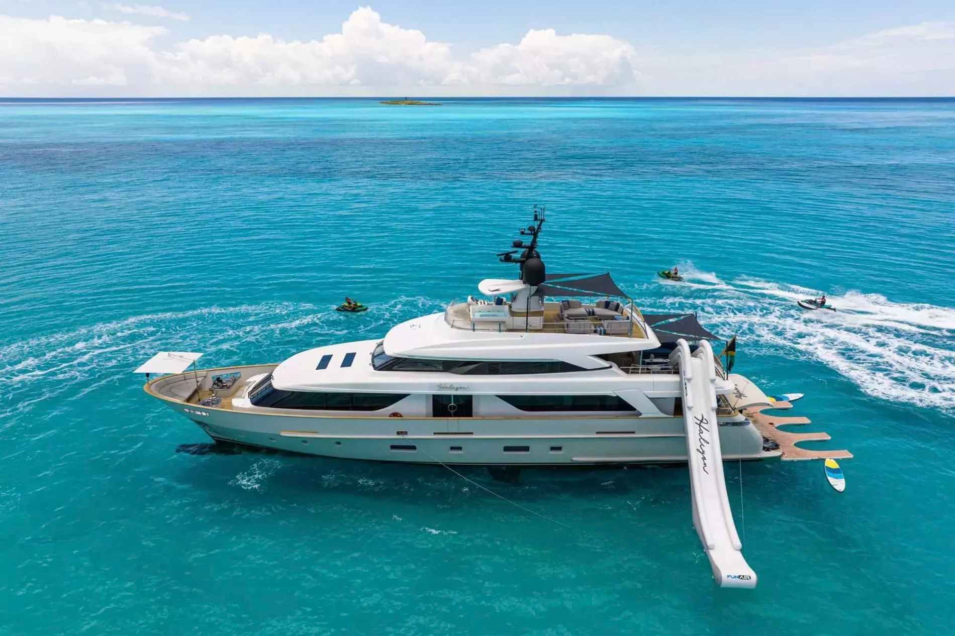 Bahamas Motor Yacht Charter