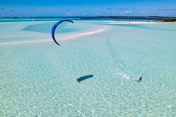 Kitesurfing in Moonlanding Bahamas
