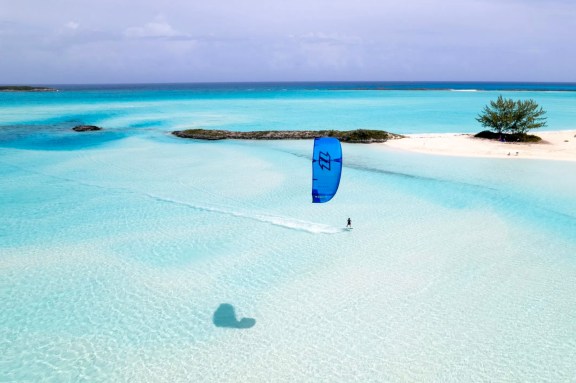 Kitesurfing in Shoal Channel, Bahamas
