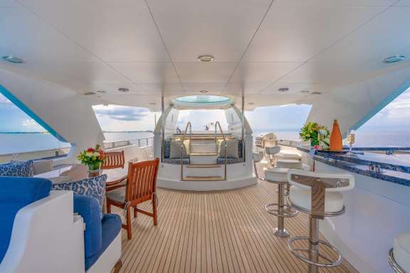 Sundeck Jacuzzi