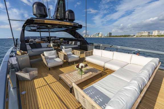 Image of NO SURRENDER yacht #11