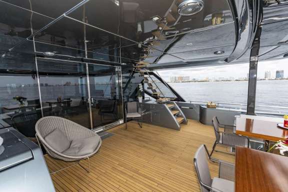 Image of NO SURRENDER yacht #4