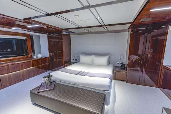 Image of NO SURRENDER yacht #6