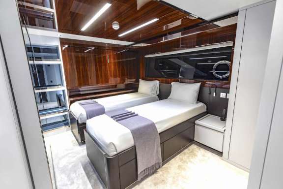 Image of NO SURRENDER yacht #9