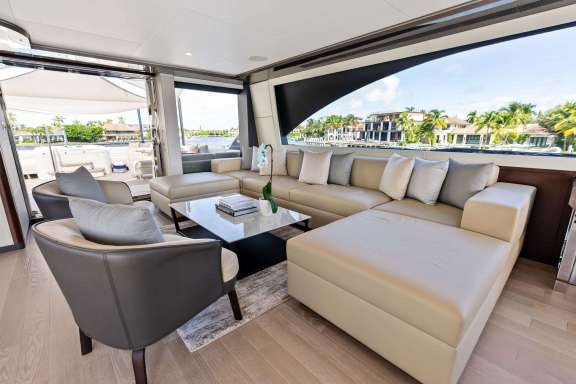 Skylounge Seating (dropdown tv)