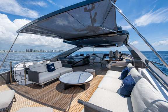 Image of R&R yacht #17