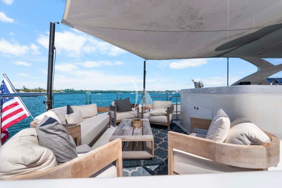 Image of HAPPY HOUR yacht #3
