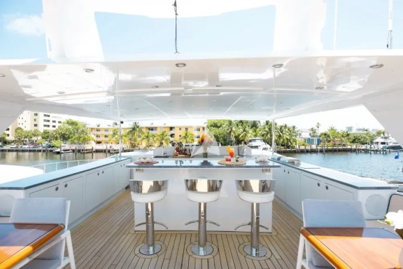 Flybridge Bar