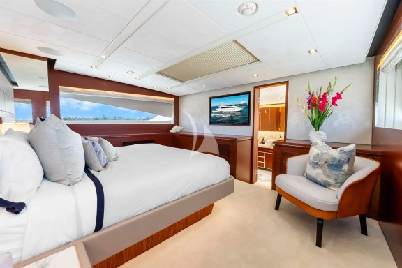 Image of HAPPY HOUR yacht #10