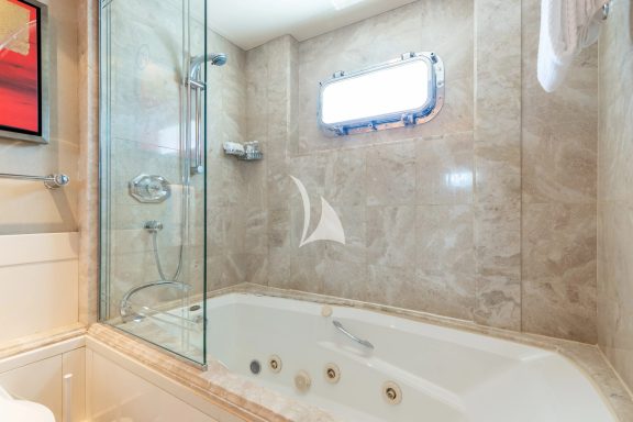 Queen Guest Ensuite