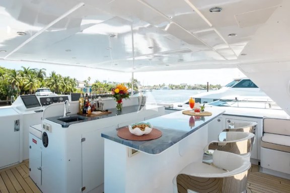 Flybridge Bar