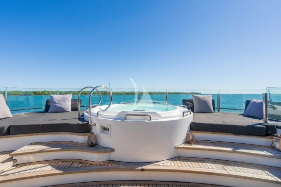 JACUZZI DECK