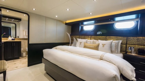 Image of TANZANITE yacht #22