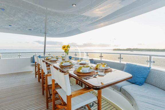 Sundeck Dining Forward