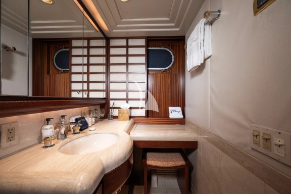 Queen Ensuite