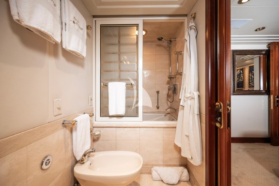 Queen Ensuite