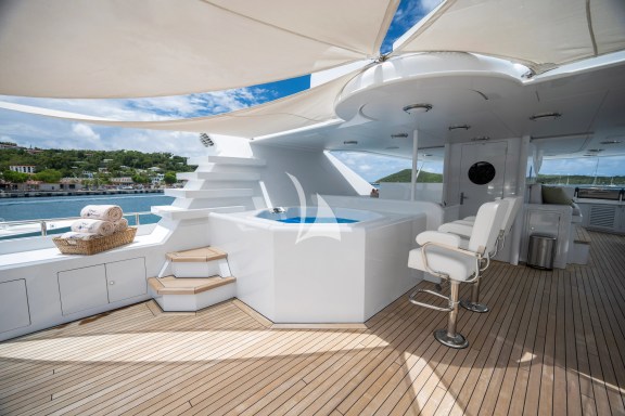 Sundeck Jacuzzi