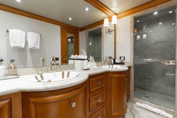 Queen Guest Ensuite