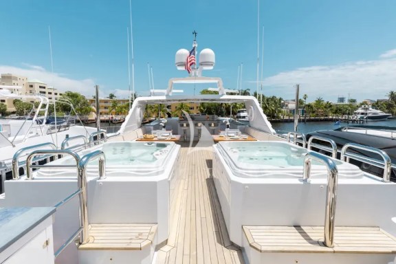 Flybridge Jacuzzi's