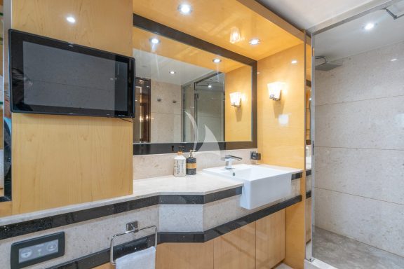 LOWER STATEROOM 2 HEAD