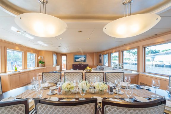 SALON DINING