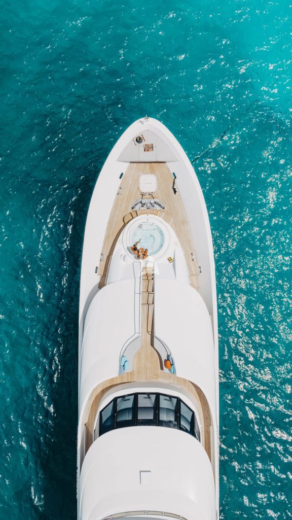 Foredeck Jacuzzi