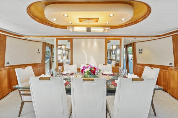 SALON DINING