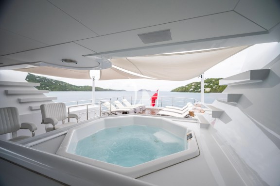 Sundeck Jacuzzi