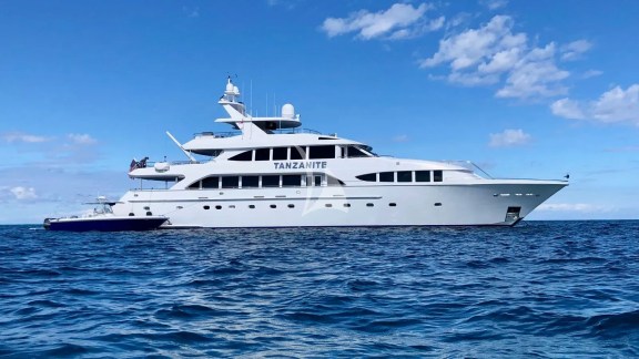 Image of TANZANITE yacht #37
