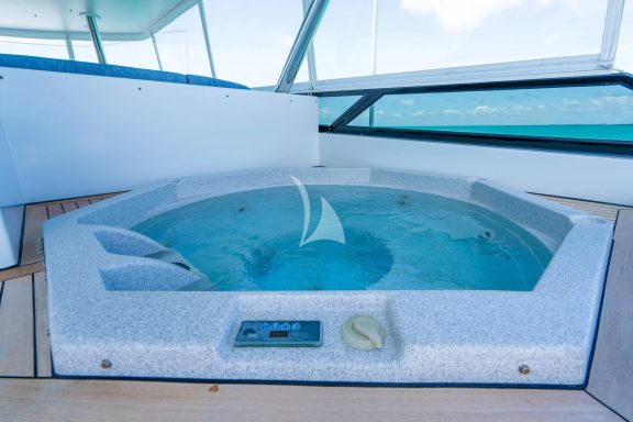 JACUZZI