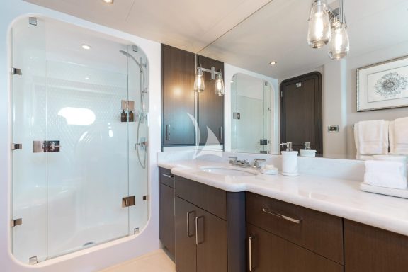 King Ensuite Bathroom